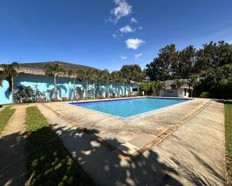 Amici Resort Hotel Laoag - Laoag - Pool