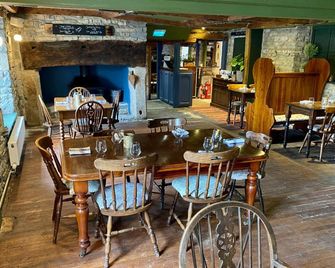 The Lion at West Pennard - Glastonbury - Restaurant