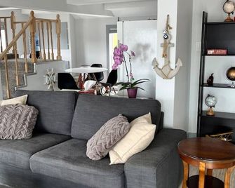 Moonlight Cottage - Hubbards - Living room