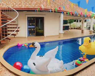 Pool Villa Pattaya By Arrowmini - Bang Lamung - Piscine