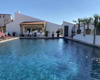 Hôtel du Pont Blanc - Saintes-Maries-de-la-Mer - Pool