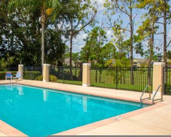 Careys Southern Dunes Vacation Home - Haines City - Piscina