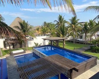 Isla Parlama Boutique Hotel - El Hawaii - Piscina