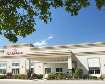 Ramada Trenton Hotel - Trenton - Building
