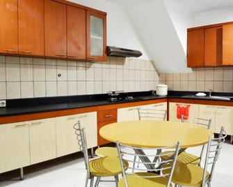 Zen Rooms Chic Home Kemang - Yakarta - Cocina