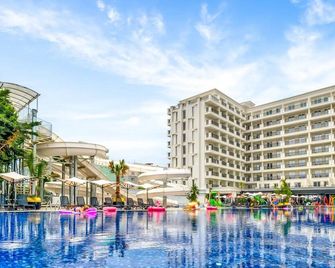 Bonita Luxury Resort & Spa - Golem - Pool