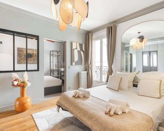 Elegant apartment with lift near Gare de Lyon & Bercy - París - Habitación