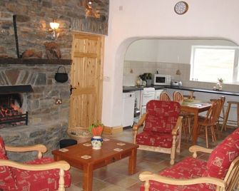 Self Catering Cottage In Picturesque Inagh Valley, Recess, Connemara, With Wi-Fi - Letterfrack - Living room