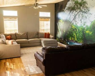 Relaxing Rural Family Home with a great outdoor experience - Woodward - Huiskamer