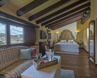 Hotel Cal Sastre - Santa Pau - Bedroom