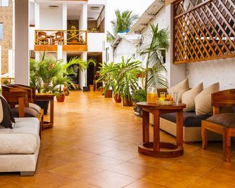 Galapagos and Beyond - Puerto Ayora - Lobby