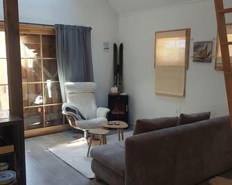 Small vacation home with private sauna and garden - Kilonia - Pokój dzienny