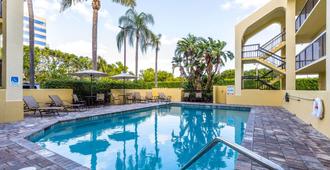 西棕櫚灘斯戴酒店 - 西棕櫚海灘 - 西棕櫚海灘 - 游泳池