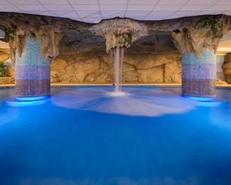 H 頂級皇家之星酒店 - 洛雷德瑪 - 羅列特海岸 - 游泳池