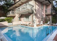 Residenza Villa Lidia - Riccione - Zwembad