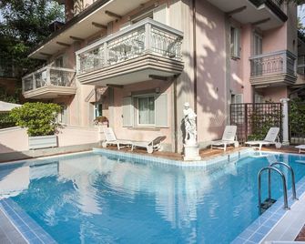 ريزيدنس فيلا ليديا - ريكسون - حوض السباحة