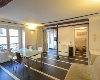 Lovely apartment in Genova with WiFi - Génova - Comedor