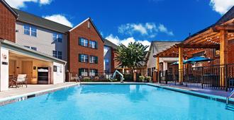 Homewood Suites by Hilton Greensboro - Greensboro - Zwembad