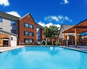 格林斯博羅機場希爾頓惠庭套房酒店 - 格林斯波羅 - 格林斯伯勒（北卡羅來納州） - 游泳池
