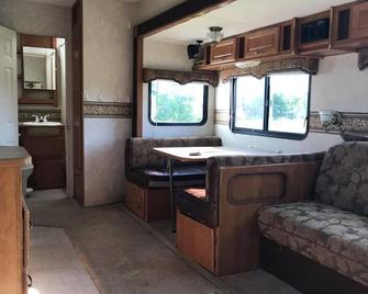 Hideaway between Airport&Glacier with WiFi on 8 Acres - Columbia Falls - Bedroom