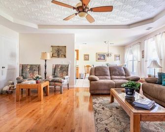 1 Story 3 Bd 2 Ba/4 Beds 3xlong Fully Stocked On Bourbon Trail Garage Patio Bbq - Bardstown - Wohnzimmer