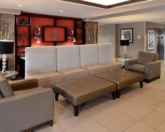 Holiday Inn Express Crestwood - Crestwood - Salónek