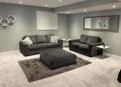 Newly renovated Basement Apartment (For One Guest only) - Milton - Living room