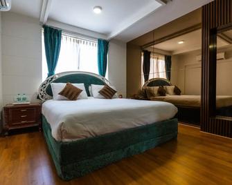 3 By OYO - Nami Residency - Ahmedabad