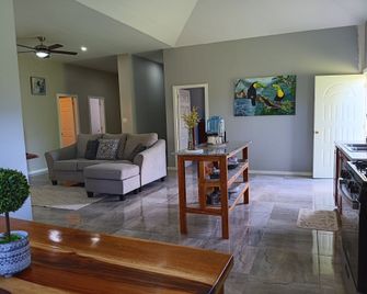 The Cabins at Monkey Fall - San Ignacio - Wohnzimmer