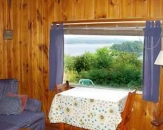 Rustic Maine Cottages With Glorious Water View Path To Our Shoreline - Castine - Habitación