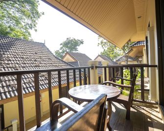 Chiangkhong Teak Garden Riverfront Onsen Hotel- Sha Extra Plus - Chiang Khong - Varanda