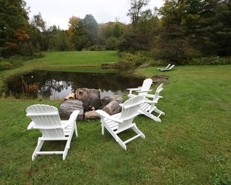 Vermont Farmhouse in the Heart of the Green Mountains - Granville - Patio