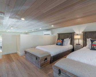 Village Camp Truckee - Truckee - Bedroom