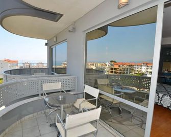 Evilion & Stilvi Sea & Sun Hotels - Neoi Poroi - Balkon