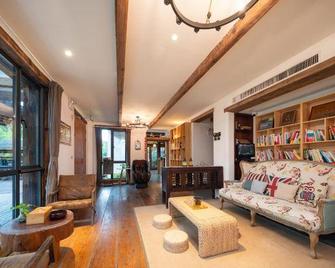 Cloud Mirror Holiday Hostel - Huzhou - Sala de estar
