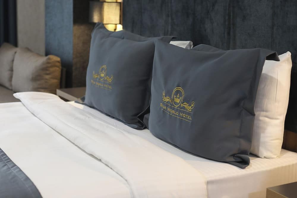 Rua World Hotel - Van