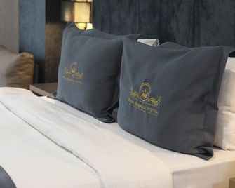 Rua World Hotel - Van