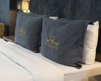 Rua World Hotel - Van