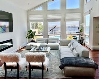 Waterfront Home on Prime Location - Haven's Cove! - Brick - Living room