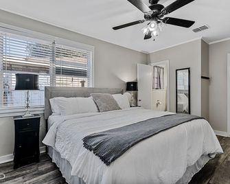 Shreveport, Broadmoor area 4 bedroom family group home - Shreveport - Bedroom