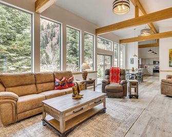 On-Site River Access Mtn-View Ouray Oasi - Ouray - Living room