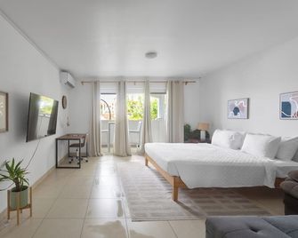 Maho Beach 1BR Getaway with Beach Access - Simpson Bay