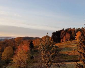 Ferienwohnung Urlaub mit Aussicht - Zenting - Außenansicht