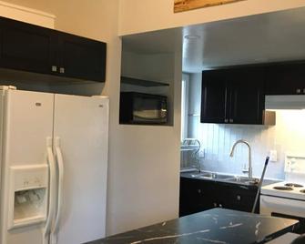 2 bedroom cottage plus a childrens' loft on the stunning Lake Erie shoreline - Port Dover - Kitchen