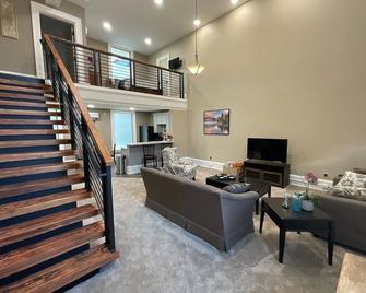 One Zero Five Stay 302 - Barre - Salon