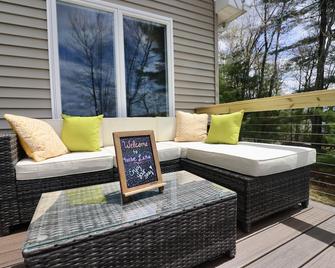 Lakefront Family Friendly Peaceful Catskills Retreat! - Wurtsboro - Patio