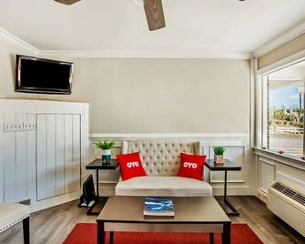 2 Affordable King Bed Rooms Near Ridgeland Dining + Entertainment - Ridgeland