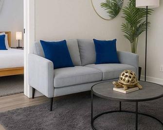 Bright & Modern Lakeview Studio - شيكاغو - غرفة معيشة