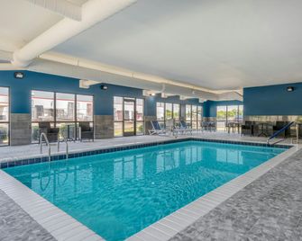 Hampton Inn New Philadelphia - New Philadelphia - Zwembad