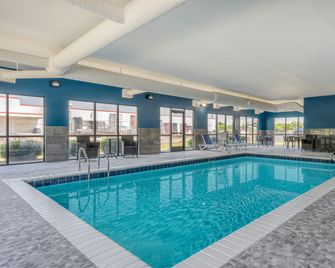 Hampton Inn New Philadelphia - New Philadelphia - Piscina